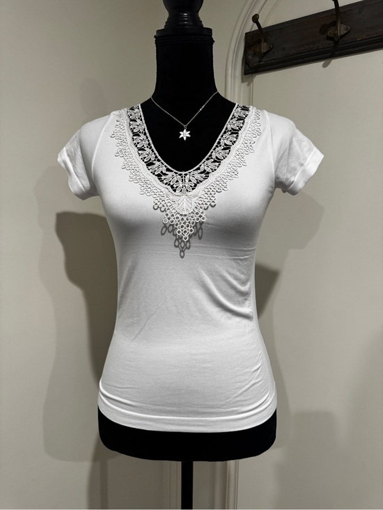 Choices Tops - Choices White Lace-Trim Short Sleeve V-Neck Tee